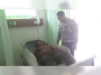 Mendadak Menyeberang Jalan, Pemotor di Kasiman Ditabrak Mobil