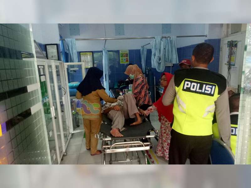 Ditabrak Motor, Pejalan Kaki di Baureno Alami Patah Kaki