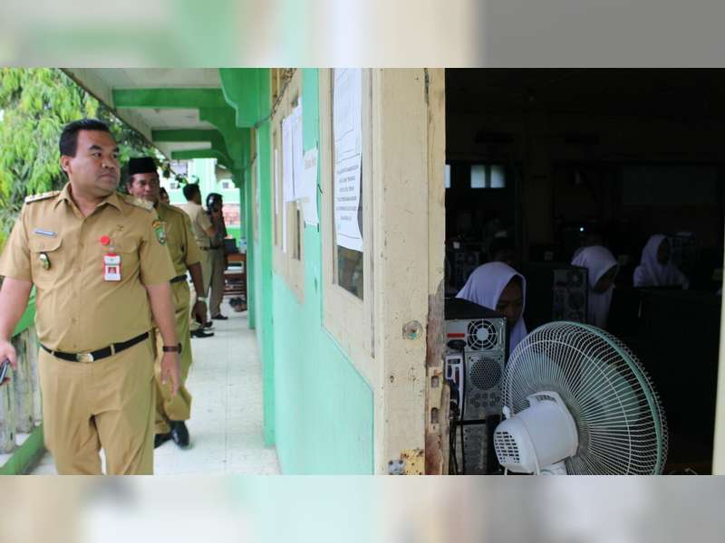 Wakil Bupati Blora Tinjau UNBK Tingkat SLTP