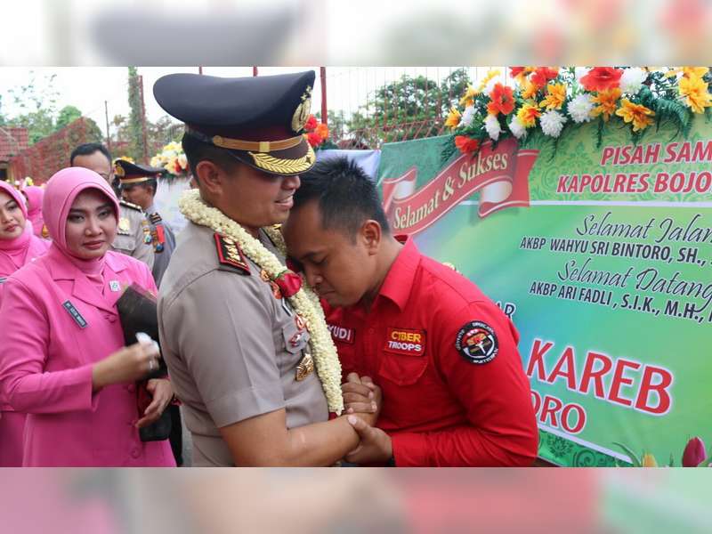 Tangis Haru Iringi Pelepasan AKBP Wahyu S Bintoro