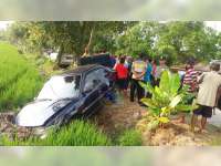 Sedan Tabrak Avanza di Dander Bojonegoro, Kedua Kendaraan Sama-Sama Alami Kerusakan