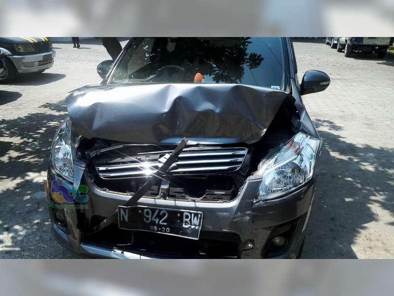 Kendaraan Istri Alm Hasyim Muzadi, Terlibat Kecelakaan Beruntun di Baureno