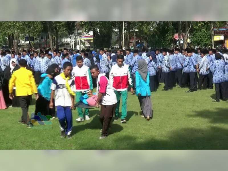 50 Pelajar Pingsan Saat Ikuti Upacara Peringatan Hari Pendidikan Nasional di Bojonegoro