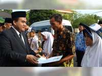 Tenaga Pendidik dan Siswa Berprestasi di Blora Terima Penghargaan Saat Hardiknas