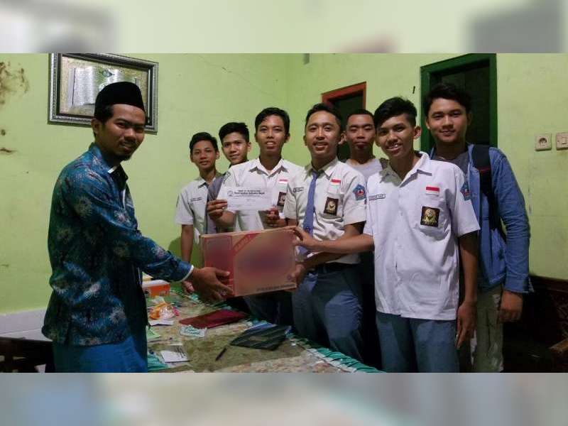 Siswa Smansa Blora Rayakan Kelulusan dengan Bersedekah