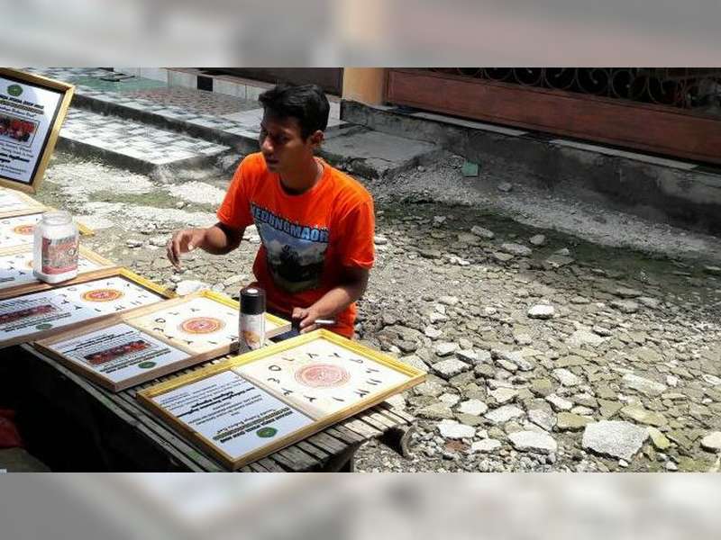 Ahmad Kuntari, Mahasiswa asal Bojonegoro yang Kreatif dengan Kerajinan Kayu