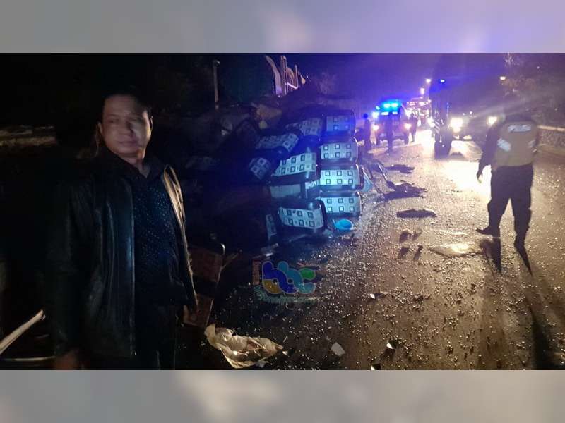 Minibus Elf Tabrak Trailer di Tuban, 3 Orang Meninggal Dunia, 2 Orang Luka Berat