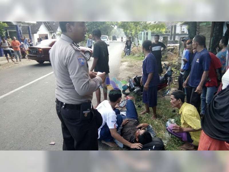 Tabrakan Motor di Dander Bojonegoro, Seorang Pengendara Patah Kaki