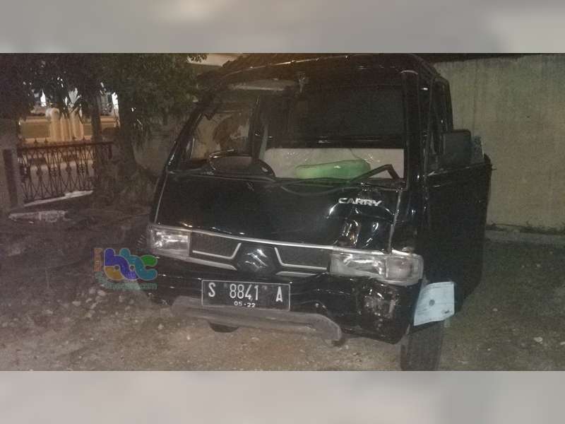Hindari Kendaraan dari Arah Berlawanan, Truk Tabrak Pikap yang Parkir di Pinggir Jalan