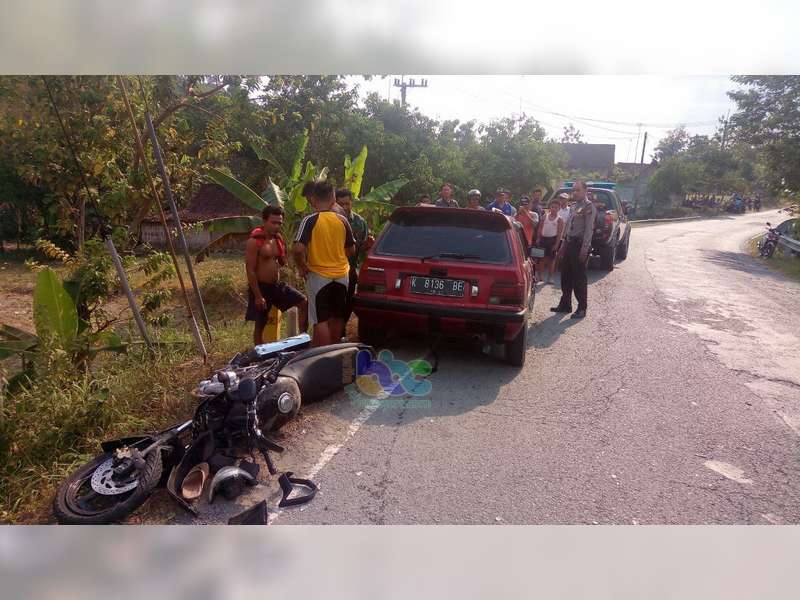 Kurang Konsentrasi, Motor Tabrak Sedan di Margomulyo, Pengendara Motor Luka-Luka