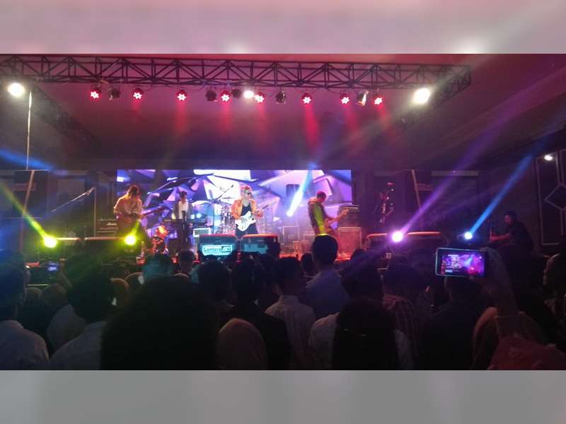 J-Rocks Hebohkan Panggung MGS SMAN 1 Bojonegoro