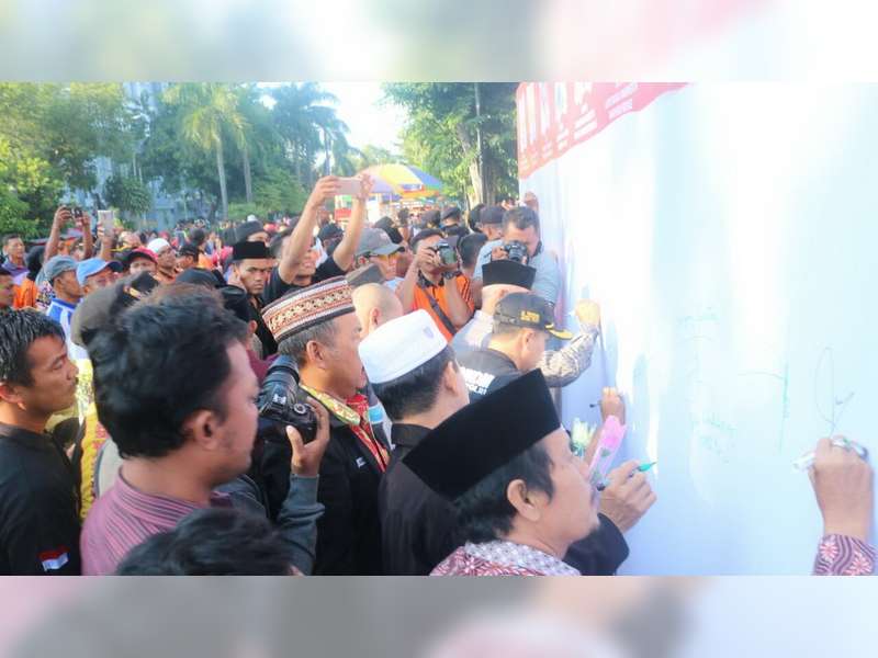 Ribuan Warga Bojonegoro Sampaikan Belasungkawa pada Anggota Polri yang Gugur