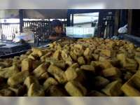 Harga Kedelai Impor Naik, Pengusaha Tahu di Bojonegoro Kelimpungan