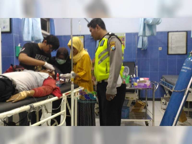 Jalan Gelap, Motor Tabrak Truk Parkir di Baureno Bojonegoro, Pengendara Motor Luka Berat