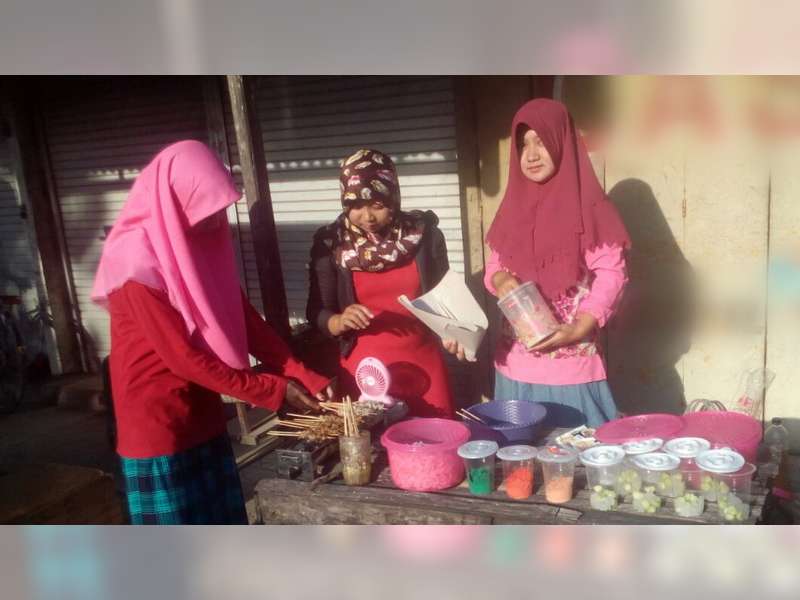 Pedagang Takjil Dadakan Meraup Berkah Bulan Ramadan