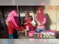 Pedagang Takjil Dadakan Meraup Berkah Bulan Ramadan