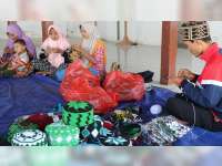 Kopiah Rajut Laris Manis, Para Tetangga Kecipratan Berkah