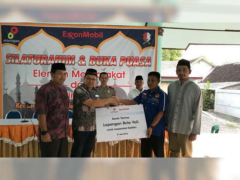 EMCL Serahkan Bantuan Pembangunan Sarana Olah Raga pada Karang Taruna Kalitidu