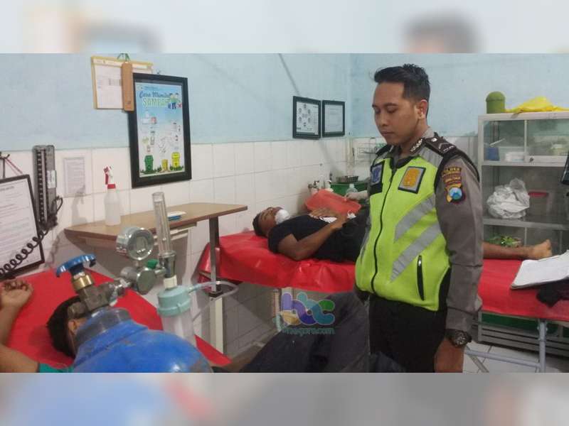 Kurang Hati-Hati, Motor Tabrak Truk di Ngraho, 2 Orang Luka-Luka