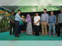 EMCL Berikan Penghargaan Kepada Pelopor Kawasan Bebas Sampah