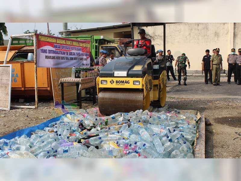 Polres Blora Musnakan Ribuan Botol Miras