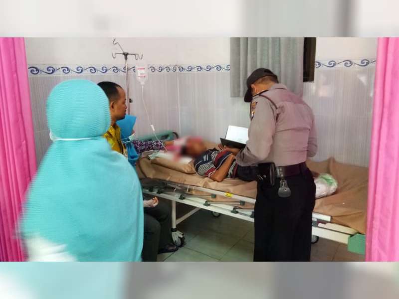 Hendak Menyeberang Revo Ditabrak Scoopy di Kasiman Bojonegoro, Kedua Pengendara Luka-Luka