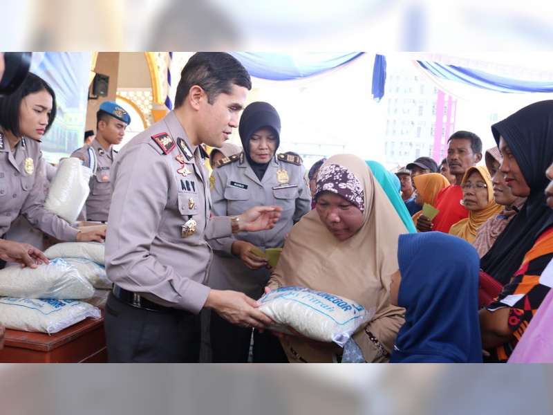 Polres Bojonegoro Salurkan 2,6 Ton Zakat Fitrah