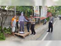 Sat Lantas Polres Bojonegoro Pasang Rambu Peringatan Unik