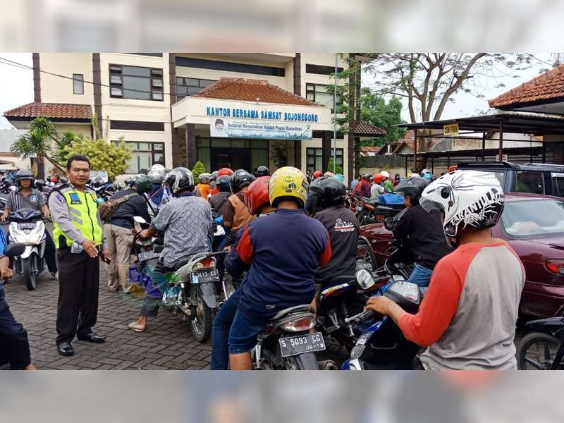 Mulai Hari Ini, Layanan Penerbitan SIM dan STNK Kembali Dibuka
