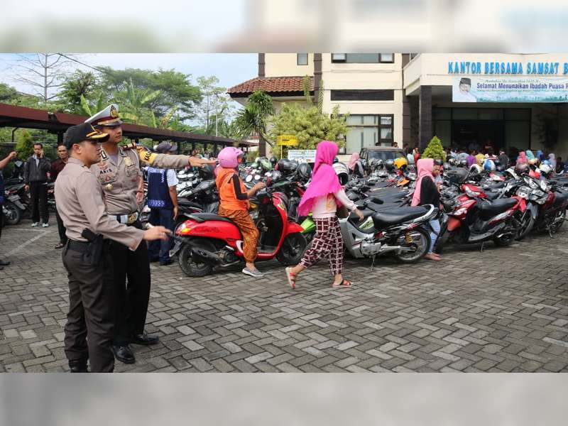 Usai Libur Cuti Bersama Idulfitri, Kapolres Bojonegoro Cek Pelayanan SIM dan STNK
