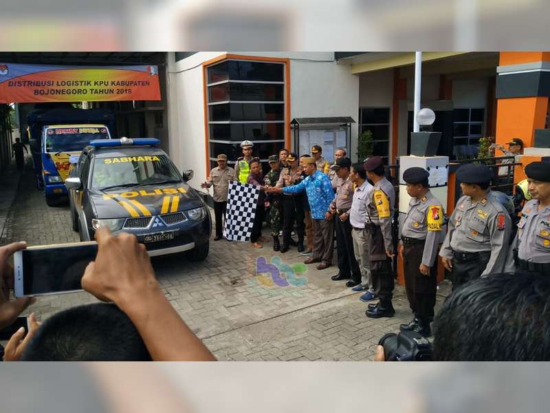 KPU Bojonegoro Distribusikan Logistik Pemilukada 2018 ke PPK