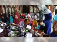 Eny Kojiro, Perempuan Asal Bojonegoro yang Geluti Seni Menghias Tumpeng