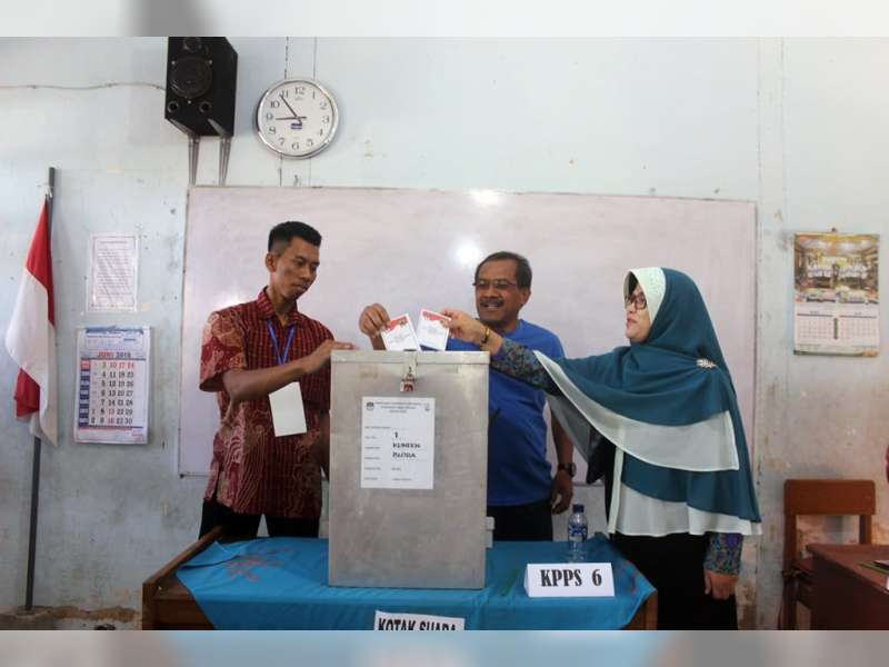 Nyoblos di TPS 1 Kunden, Bupati Blora Minta Warga Tak Golput