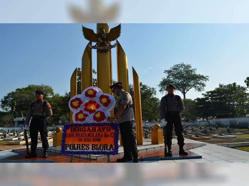 Peringati HUT Bhayangkara ke-72 Kapolres Blora Pimpin Ziarah di TMP Wira Bhakti