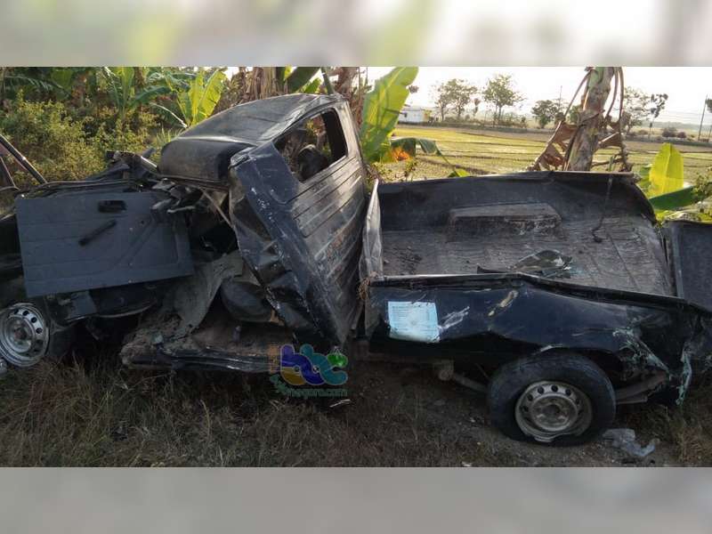 Pikap Ditabrak Kereta Api di Kalitidu Bojonegoro, Seorang Penumpang Tewas di TKP