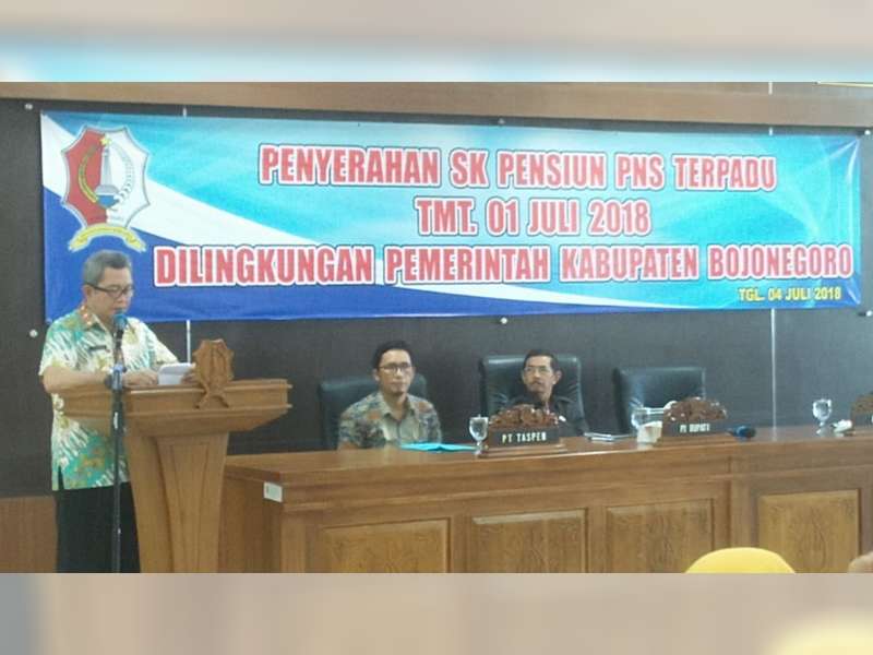38 PNS di Lingkup Pemkab Bojonegoro Terima SK Pensiun