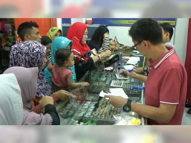 Jelang Tahun Ajaran Baru Sekolah, Banyak Warga di Bojonegoro Jual Perhiasan