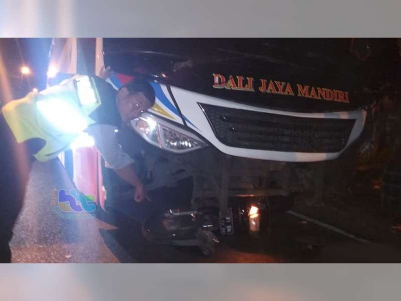 Bus Seruduk Motor di Baureno Bojonegoro, 1 Orang Meninggal Dunia 2 Orang Luka Berat