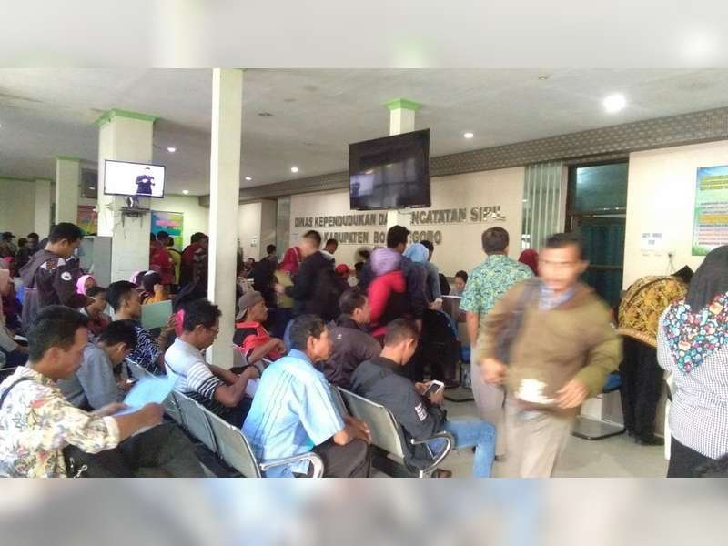 Sejumlah Warga di Bojonegoro Keluhkan Layanan Dispendukcapil