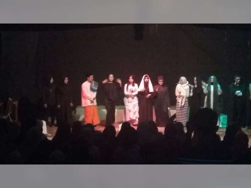 Mahasiswa IKIP PGRI Bojonegoro Bermain Drama Memakai Bahasa Inggris