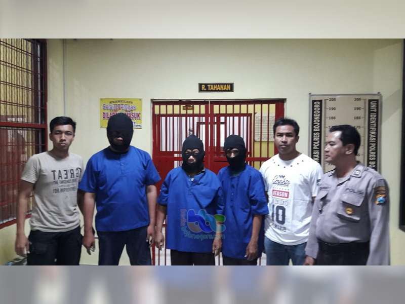 Kedapatan Main Judi Domino di Kebun, 3 Orang Warga Kedungadem Diamankan Polisi