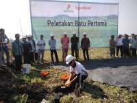 Camat Gayam Resmikan Peletakan Batu Pertama Lapangan Sepakbola Tukar Guling TKD