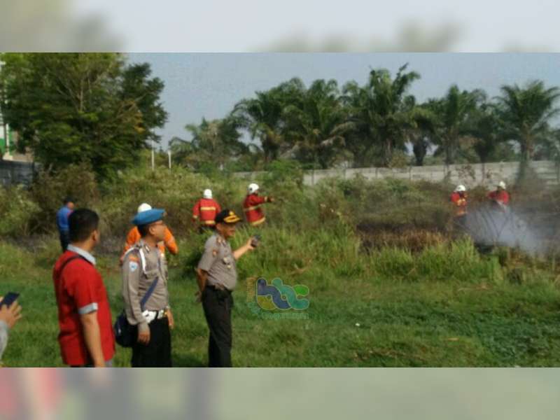 Kebakaran Semak Belukar di Jalan Veteran Bojonegoro Sempat Hebohkan Warga