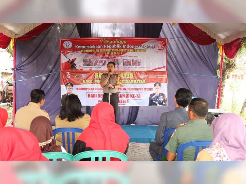Polres Bojonegoro Berikan SIM Gratis Kepada Kaum Difabel