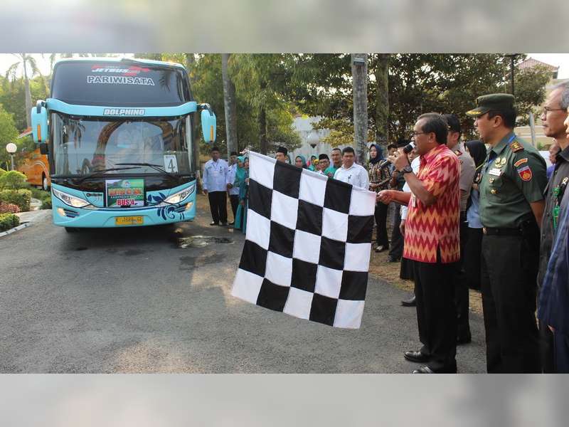 Bupati Berangkatkan Ratusan Jamaah Calon Haji Blora