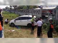 Mobil Kades Meduri Margomulyo Bojonegoro Ditabrak Kereta Api di Padangan