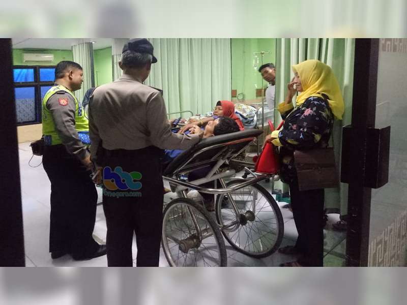 Berhenti Mendadak, Bus Ditabrak Motor di Sumberrejo Bojonegoro, Pengendara Motor Luka Berat