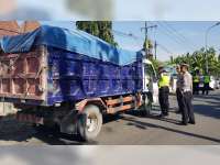 Sat Lantas Polres Bojonegoro Tindak Truk Overload