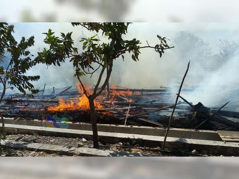 Diduga Akibat Korsleting Listrik, 2 Rumah Milik Warga Gondang Bojonegoro Ludes Terbakar