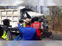 Dump Truk Tabrak Tronton di Margomulyo Bojonegoro, Pengemudi Dump Truk Luka Berat